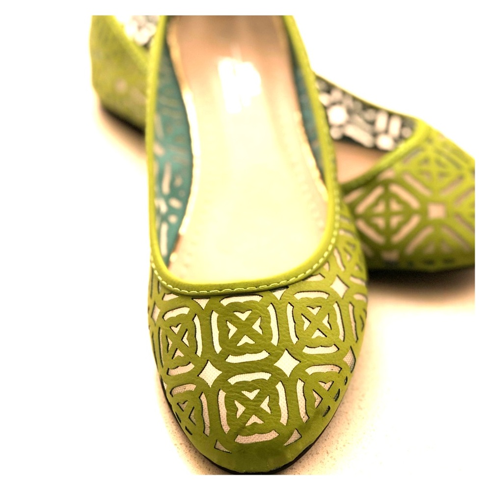 Women’s green mesh flats